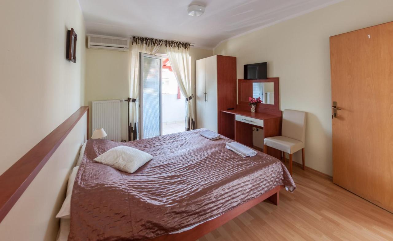 Pag Marina Rooms & Apartment Exterior photo