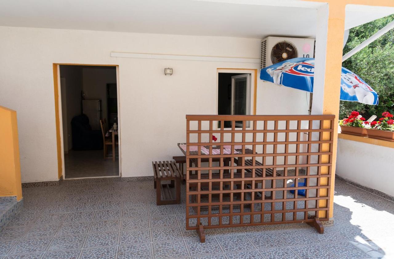 Pag Marina Rooms & Apartment Exterior photo